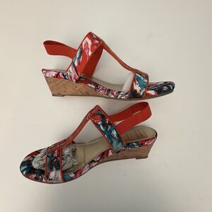 Red Floral  Wedge Sandals 9M New York Transit New w/Box dressy feminine‎ girly